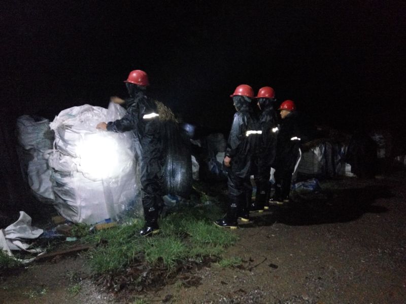 开云app官方版入口员工连夜冒雨保供电（之二）