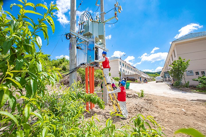 照亮乡村百姓幸福路8.jpg